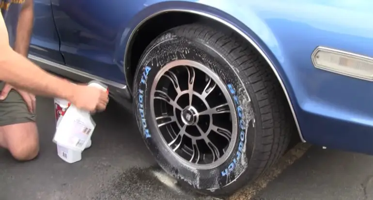 How to Clean White Letter Tires